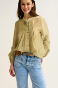 Blusa de chiffon às riscas com botões na frente com corte descontraído e textura suave