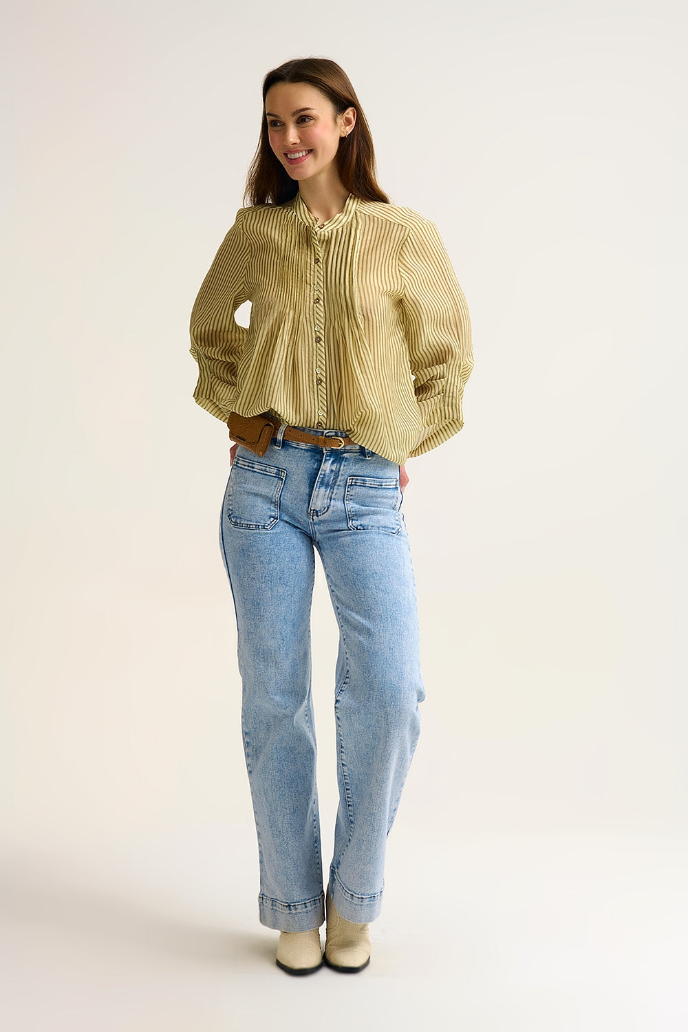 Blusa de chiffon às riscas com botões na frente com corte descontraído e textura suave