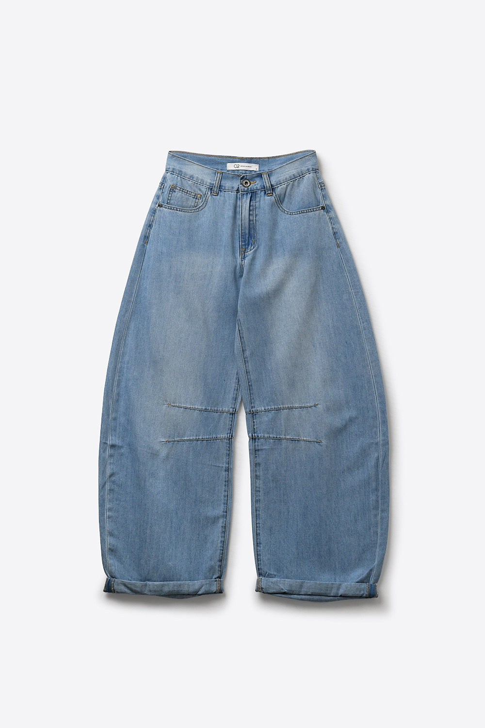 Jeans Barrel Lavagem Clara com Detalhe de Costura no Joelho