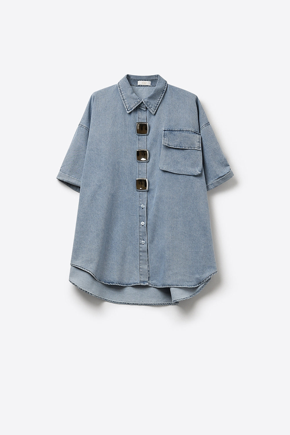 Camisa de Manga Curta em Jeans de Lavagem Clara com Grandes Botões Prateados