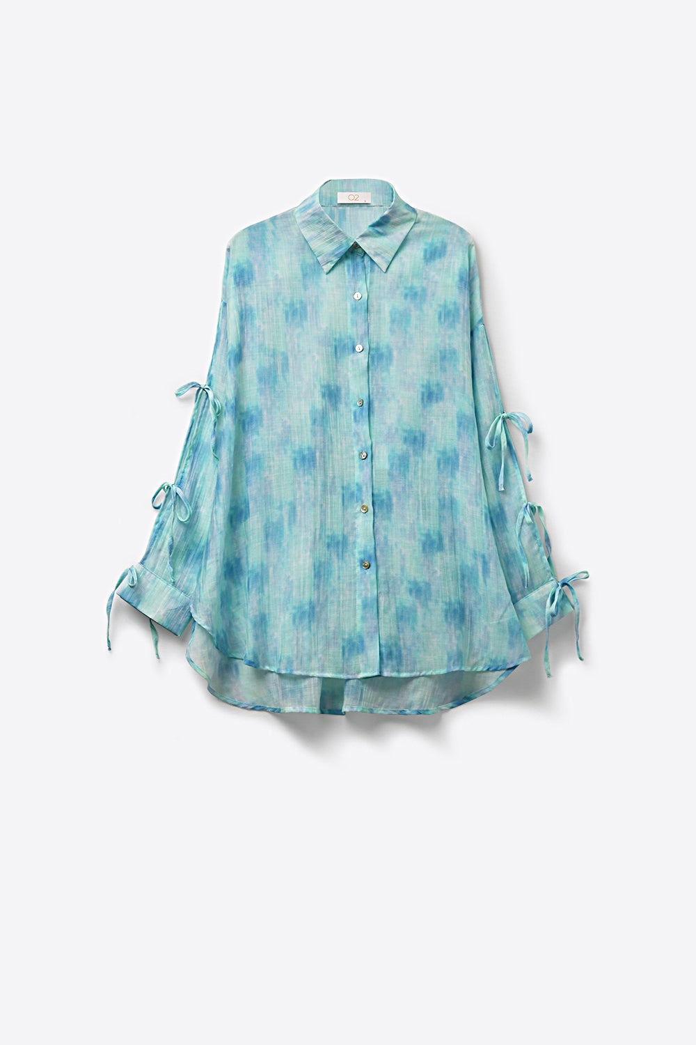 Camisa com botões de tamanho grande com padrão azul claro