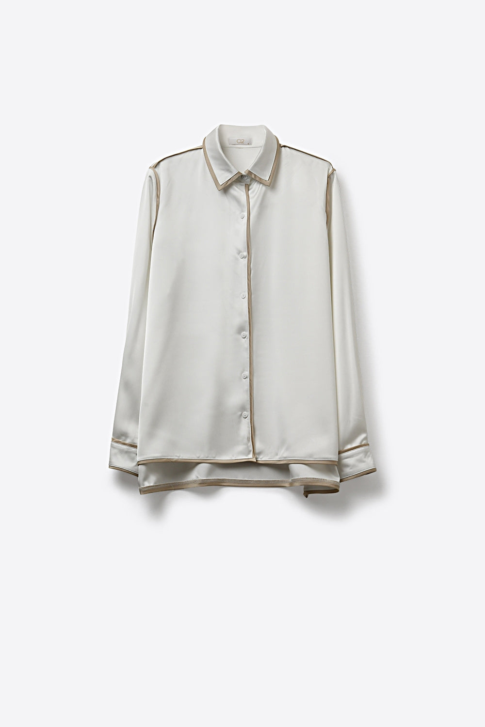 Camisa com botões em cetim creme com rebordo em contraste