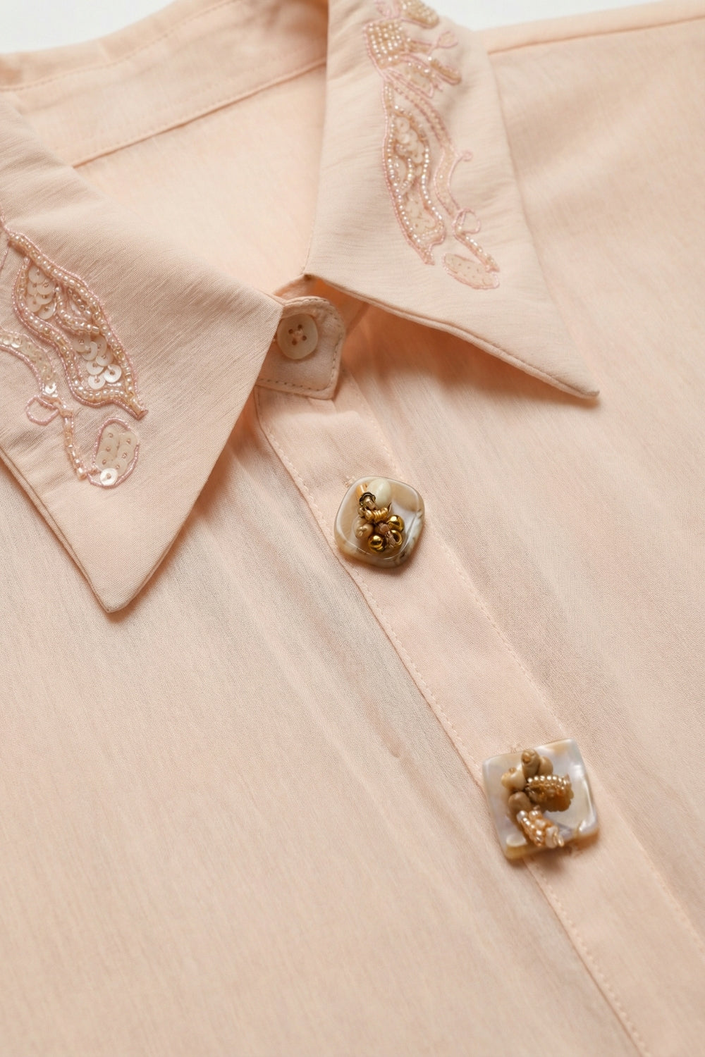 Camisa Rosa Semi-Transparente com Gola Bordada com Lantejoulas