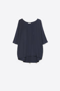 Camisola oversized em azul-marinho com mangas até ao cotovelo