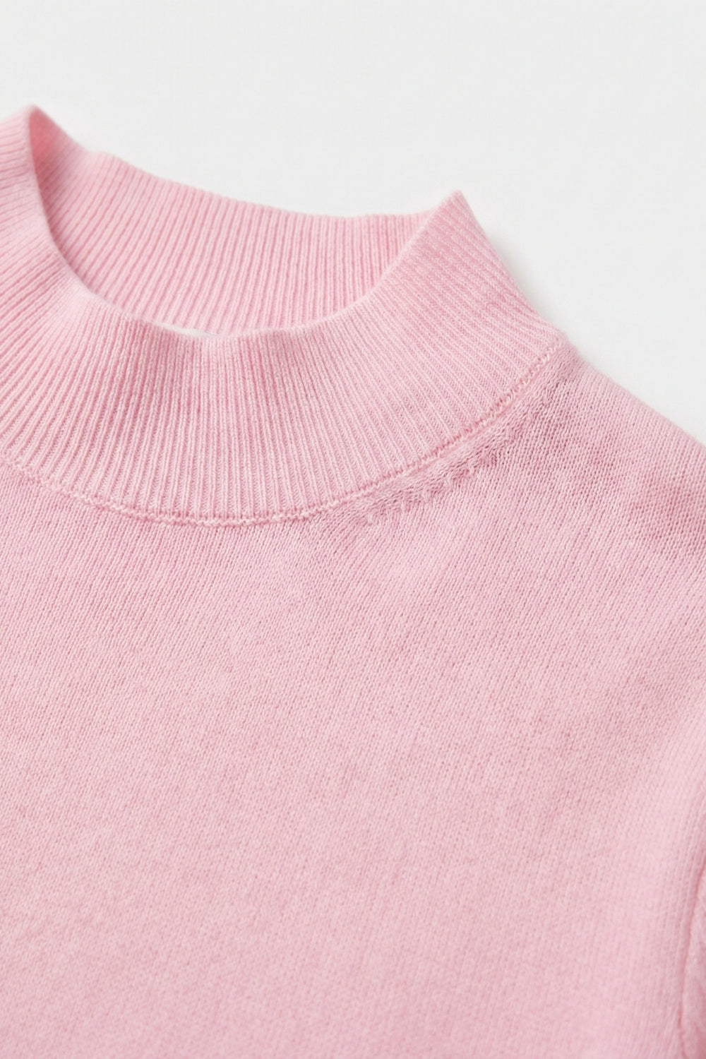 Camisola de gola alta rosa bebé com mangas curtas ajustadas