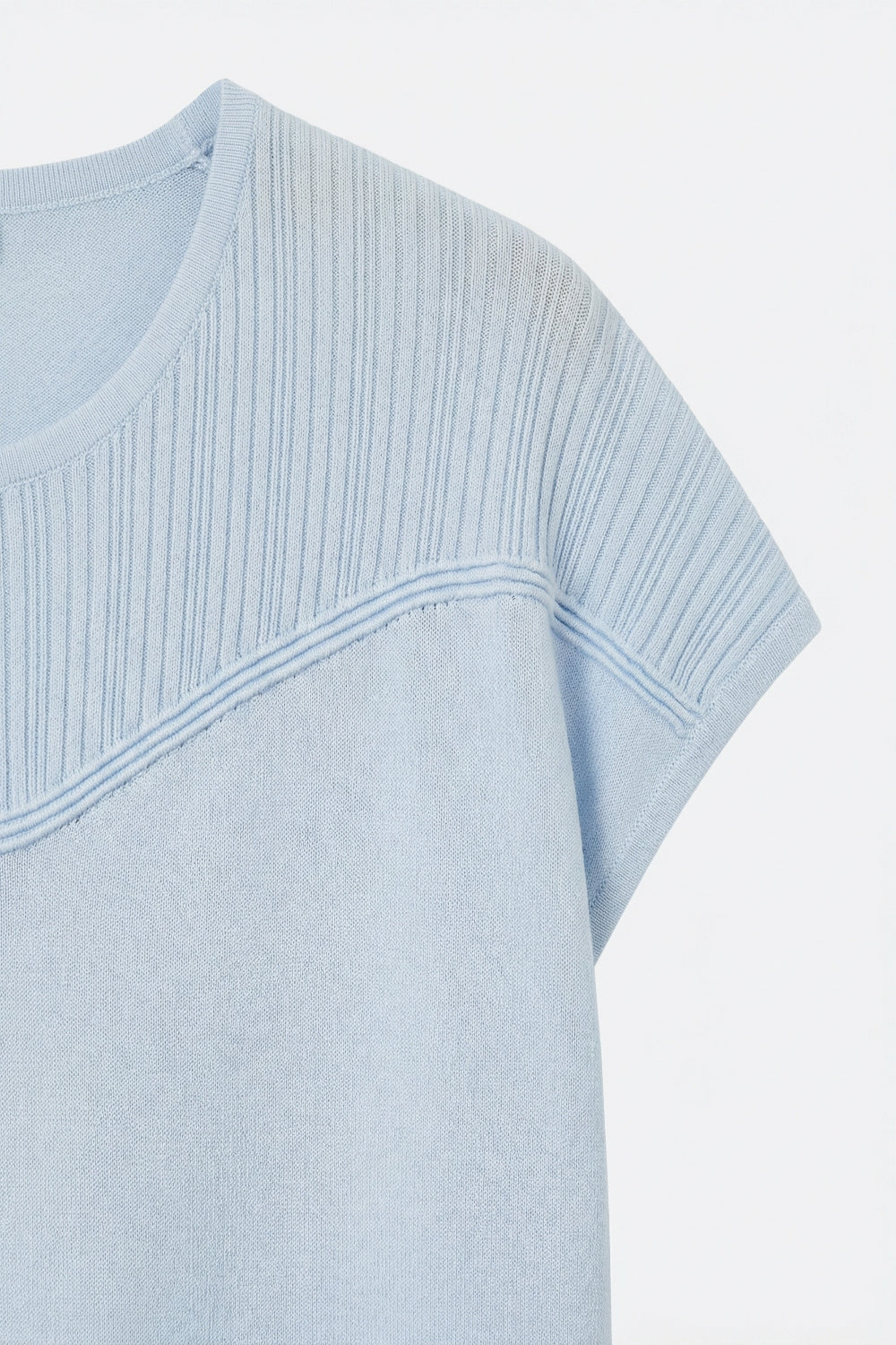 Camisola leve sem mangas de malha com caimento relaxado em azul claro