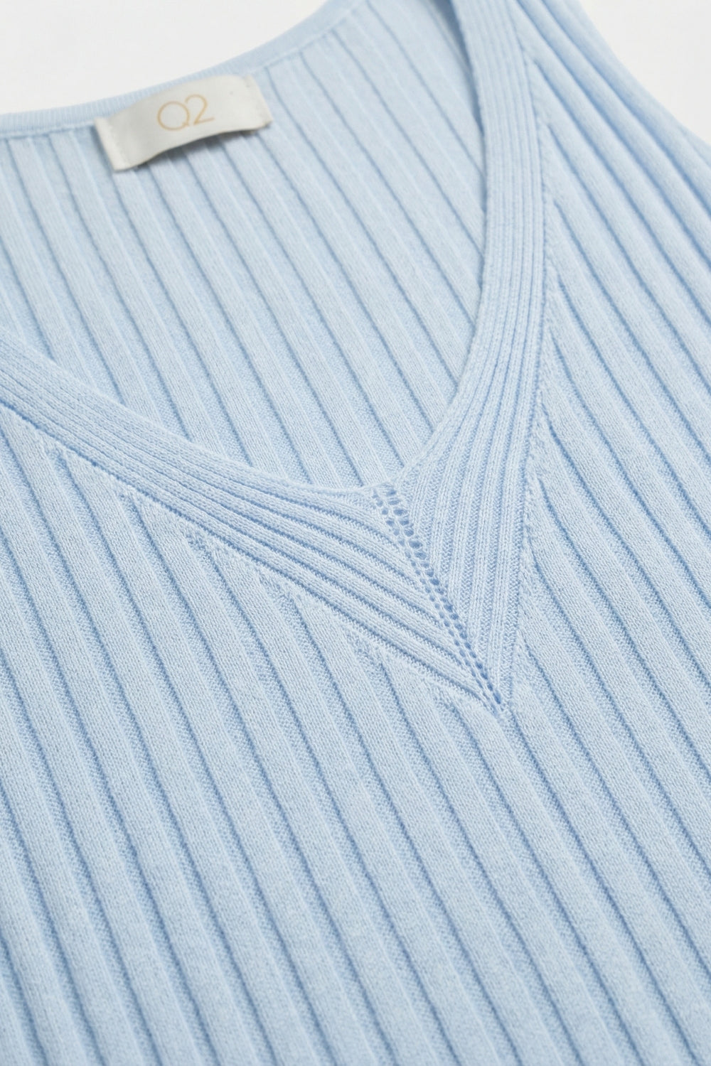 Regata de Malha Canelada Azul Claro com Decote em V