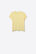 Camisola de malha fina e leve com decote em V largo em amarelo