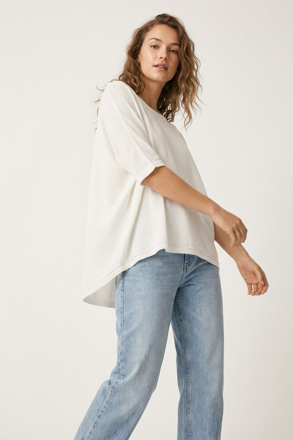 Camisola oversized em branco com mangas até ao cotovelo