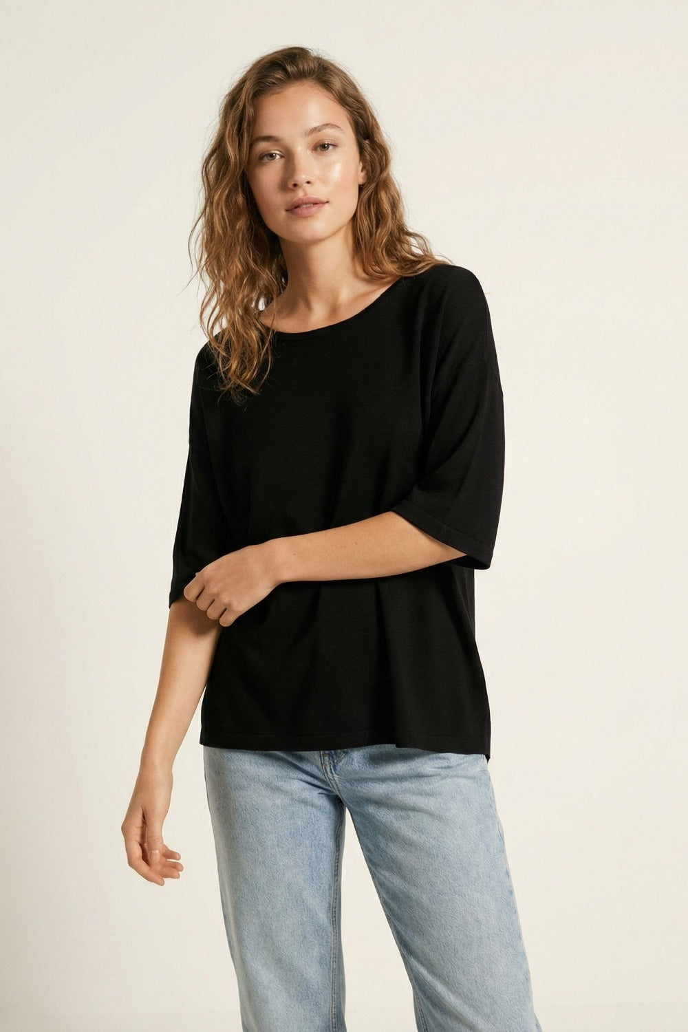 Camisola Oversized Preta com Mangas até ao Cotovelo
