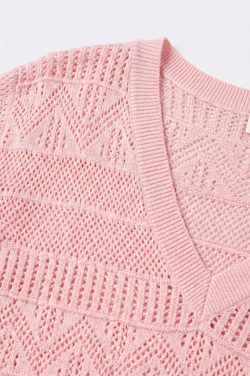 Top de malha rosa com decote em V e textura estampada