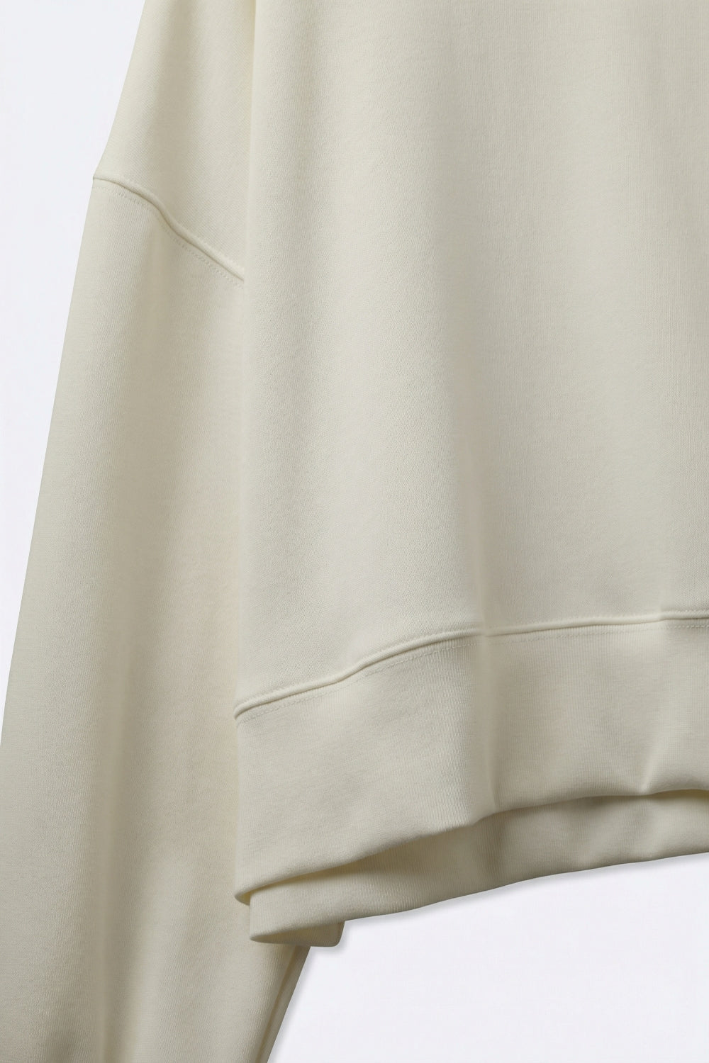 Sweatshirt básica com gola redonda e ombros caídos em creme