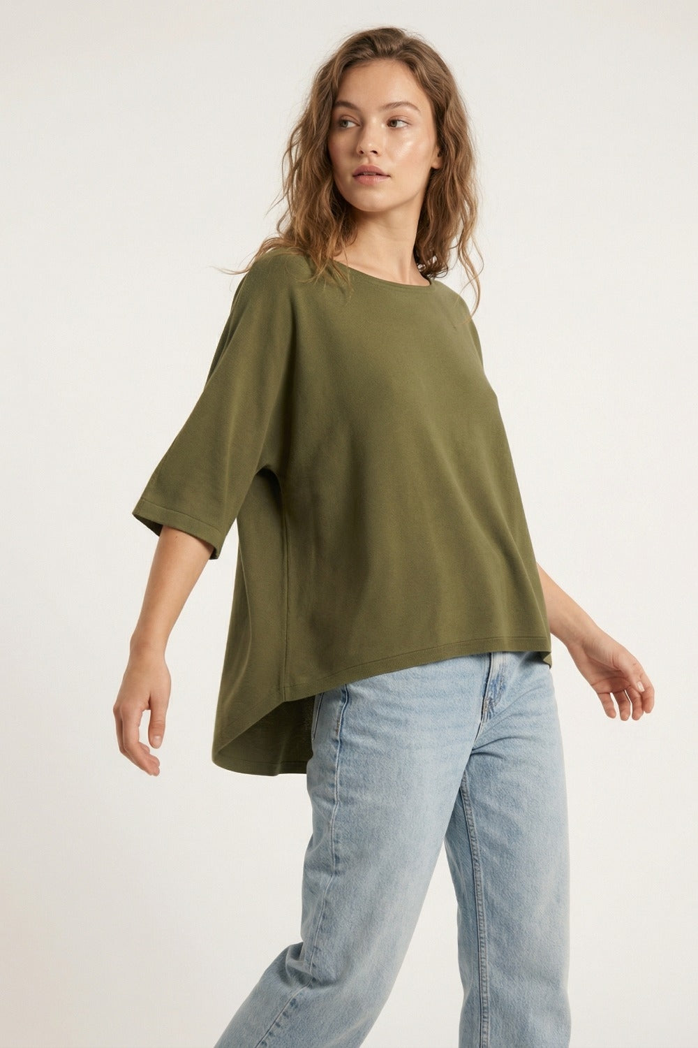 Camisola cáqui oversized com mangas na altura do cotovelo