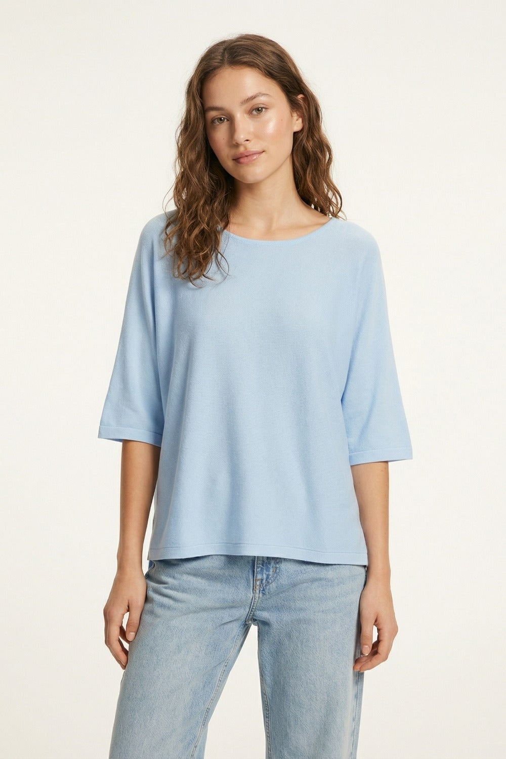Camisola azul claro de tamanho grande com mangas até ao cotovelo