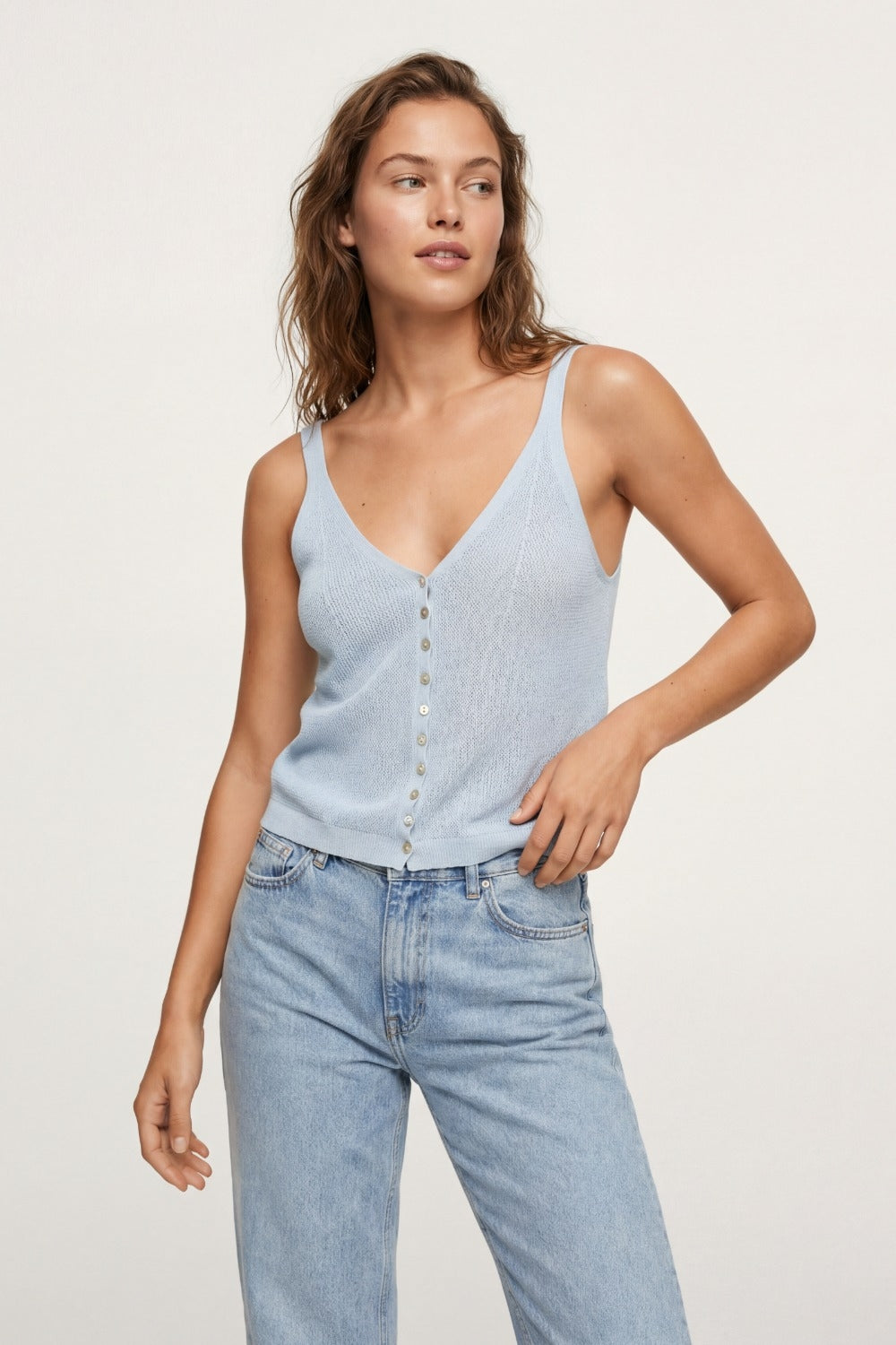 Top de malha com botões azul bebé