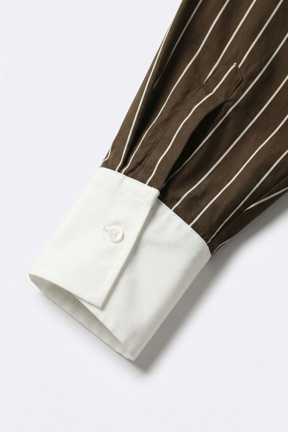 Vestido de camisa com botões de manga comprida às riscas castanhas