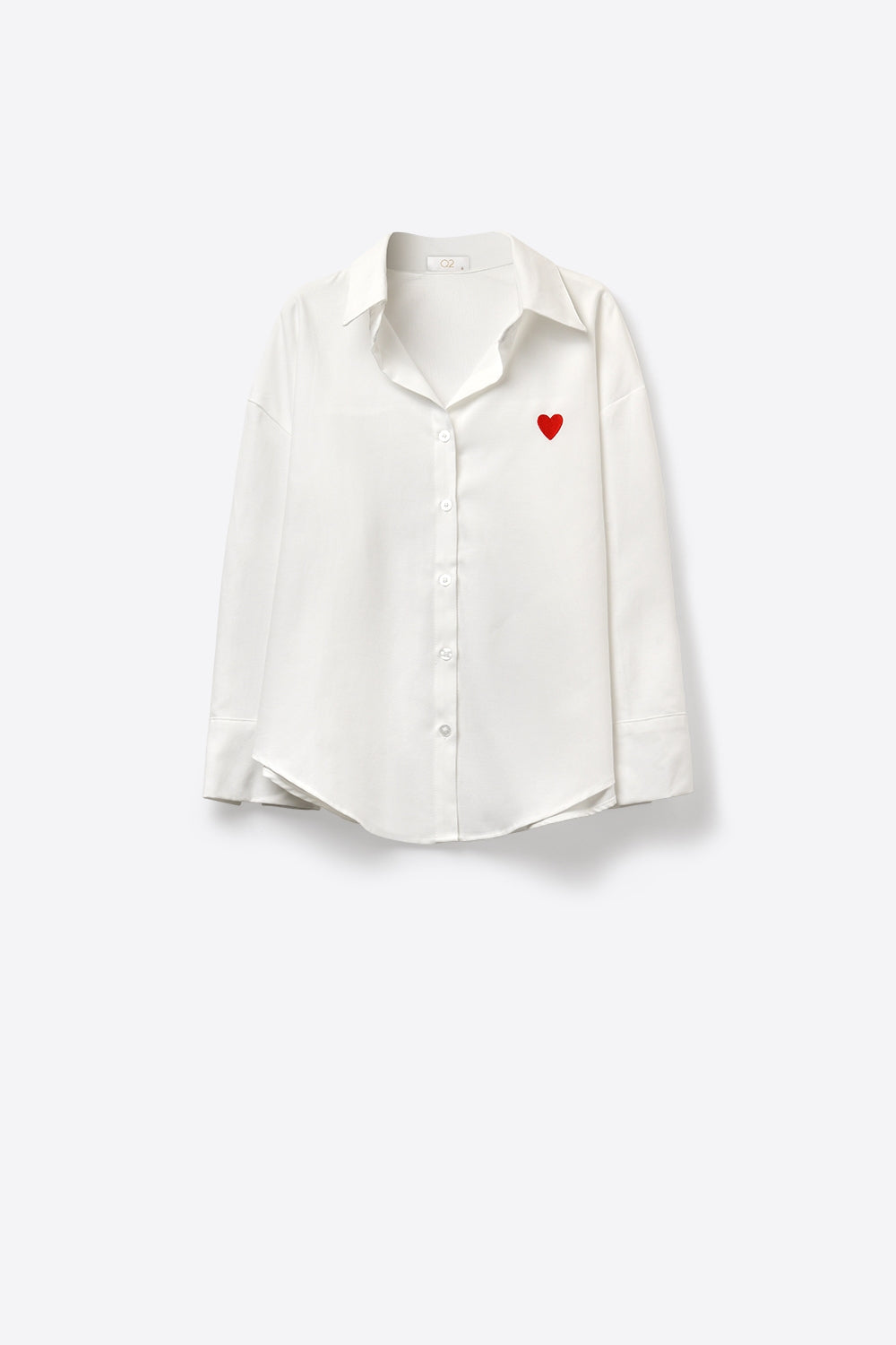 Camisa branca de algodão Oxford com pormenor de coração vermelho bordado