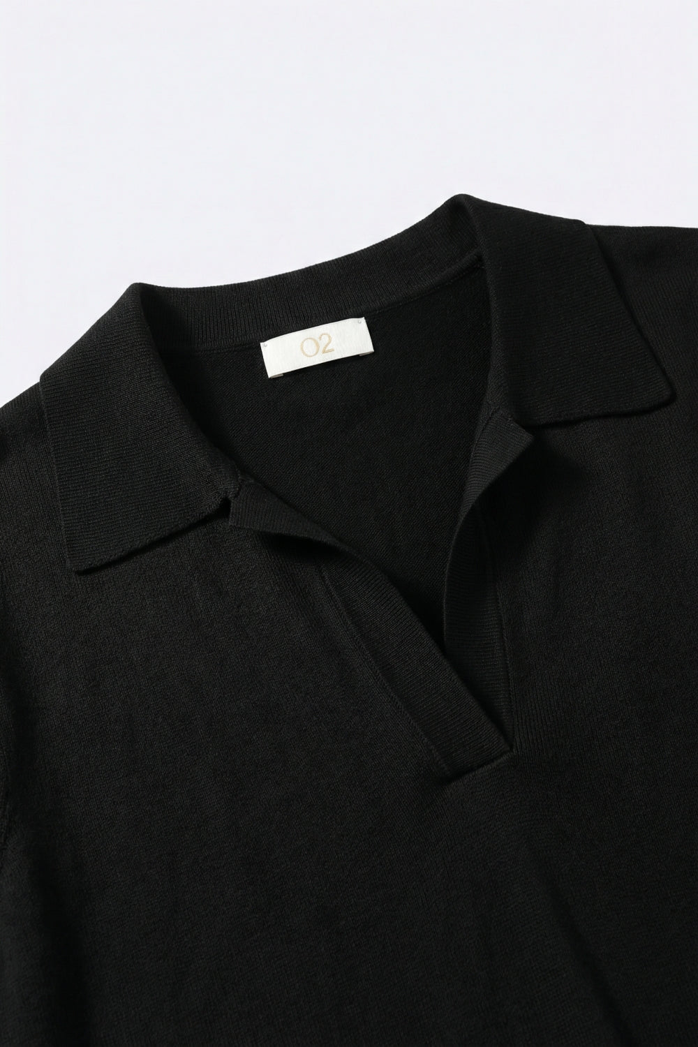 polo de malha fina com mangas curtas em preto