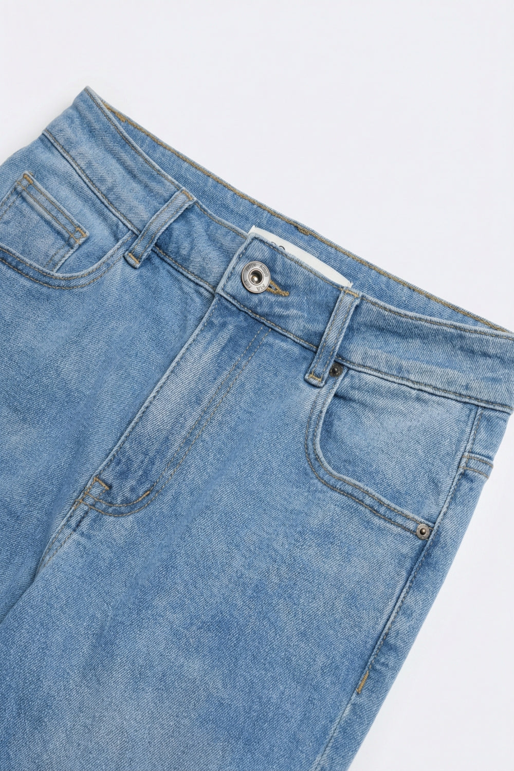 Jeans de ganga azul claro de perna larga com comprimento pelo tornozelo
