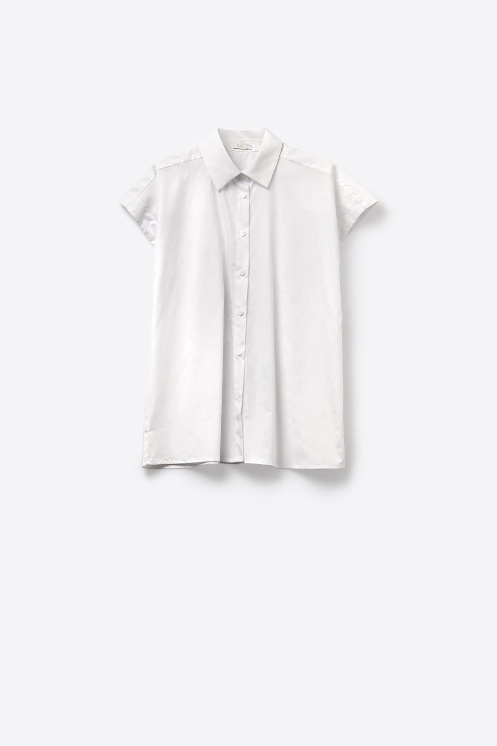 Camisa Oversized Branca com Ombros Largos e Botões na Frente