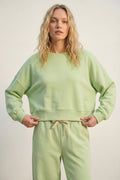 Sweatshirt básica com gola redonda e ombros caídos em verde