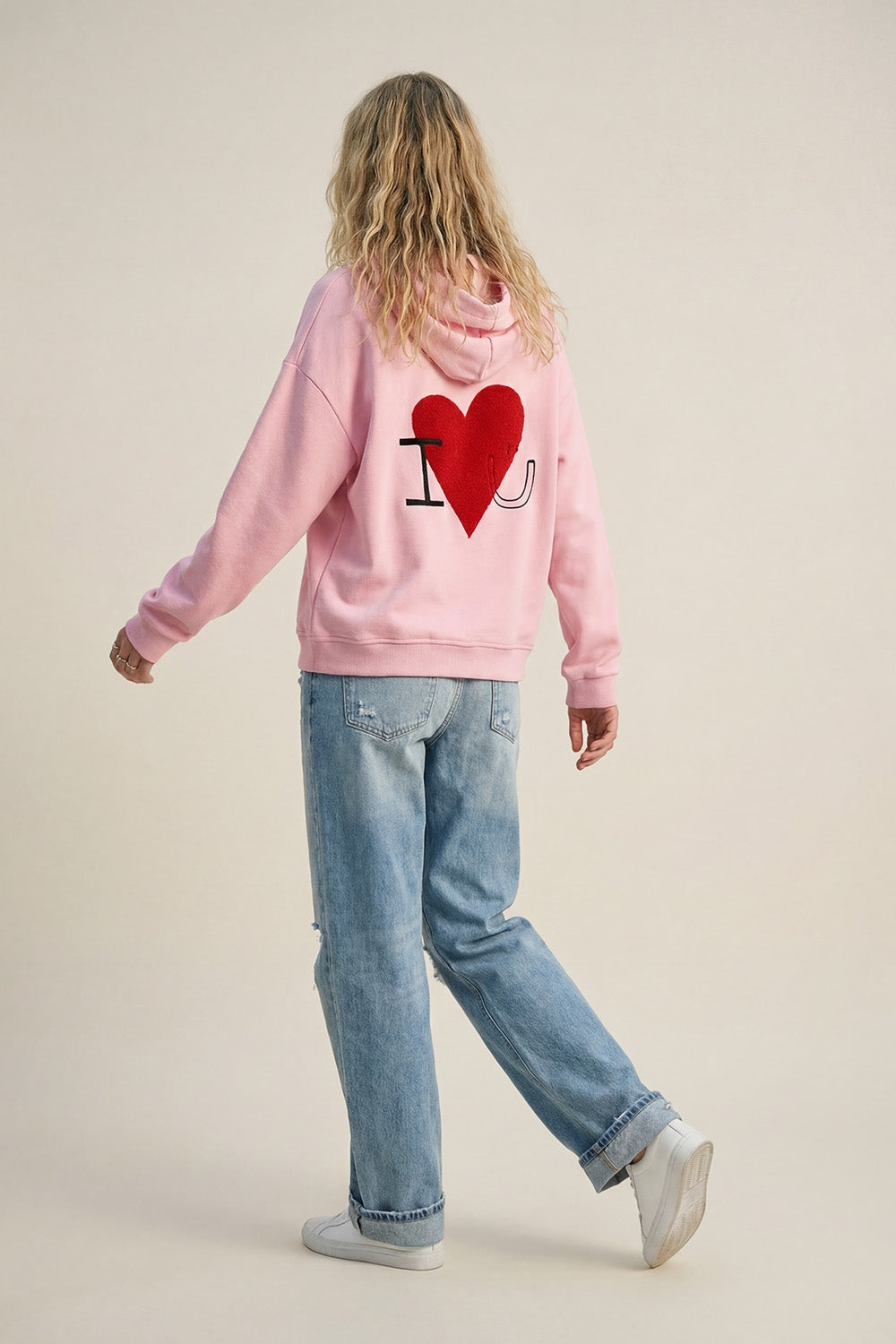 Camisola com capuz super macia rosa bebé com gráfico de corações em bouclé