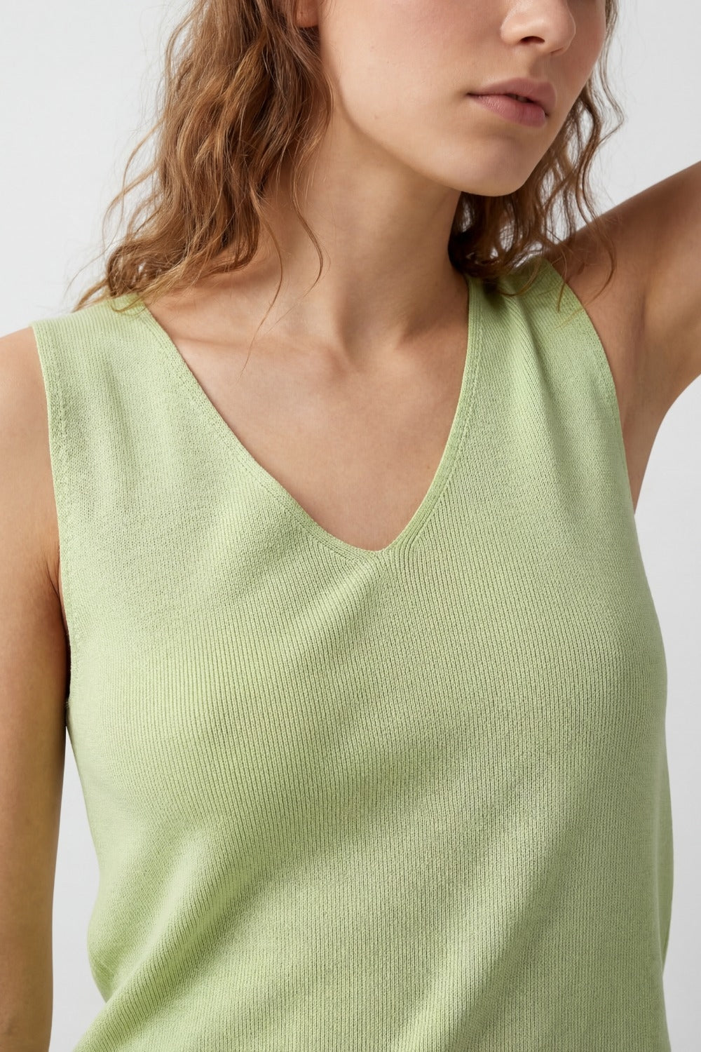 Tank Top em malha canelada com decote em V em verde menta