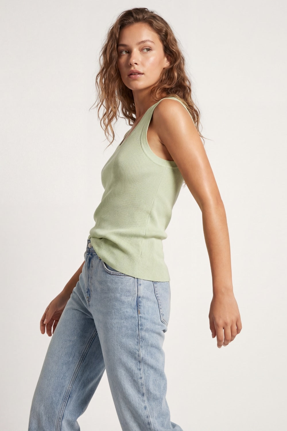 Camisola em malha canelada verde-clara para sobrepor
