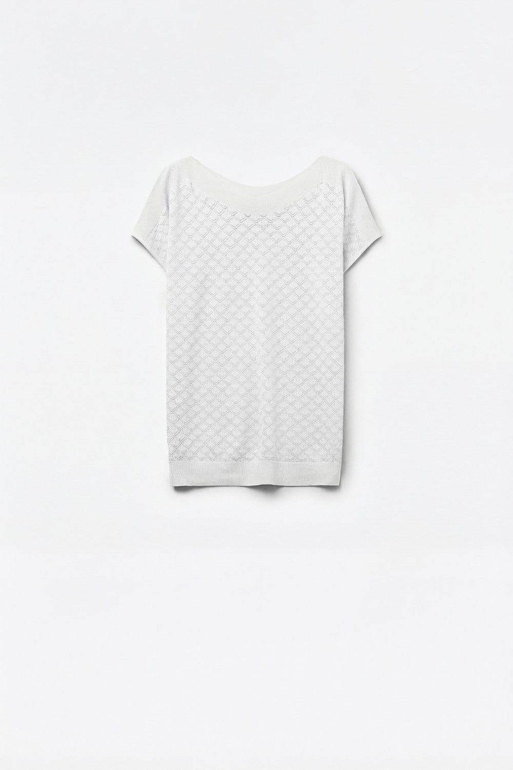 Camisola de malha branca texturada com padrão de diamantes