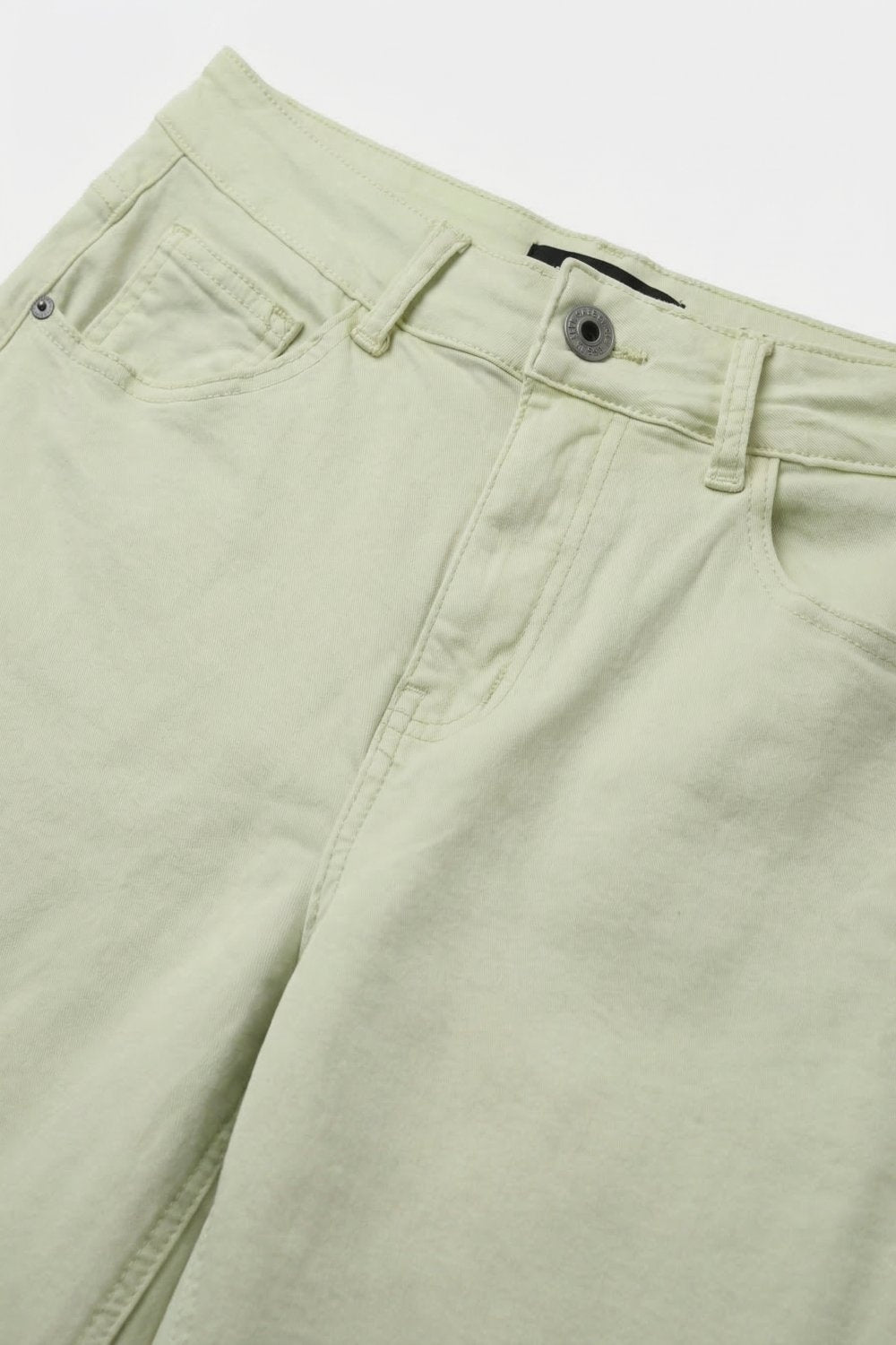 Bermuda de sarja stretch em Verde Menta