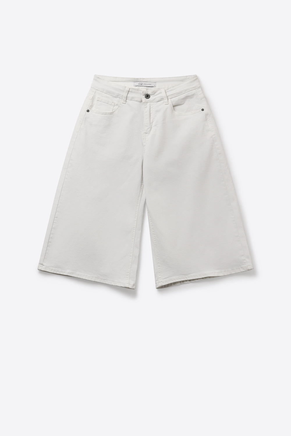 Bermuda Jeans Branca com Comprimento até o Joelho e Perna Larga