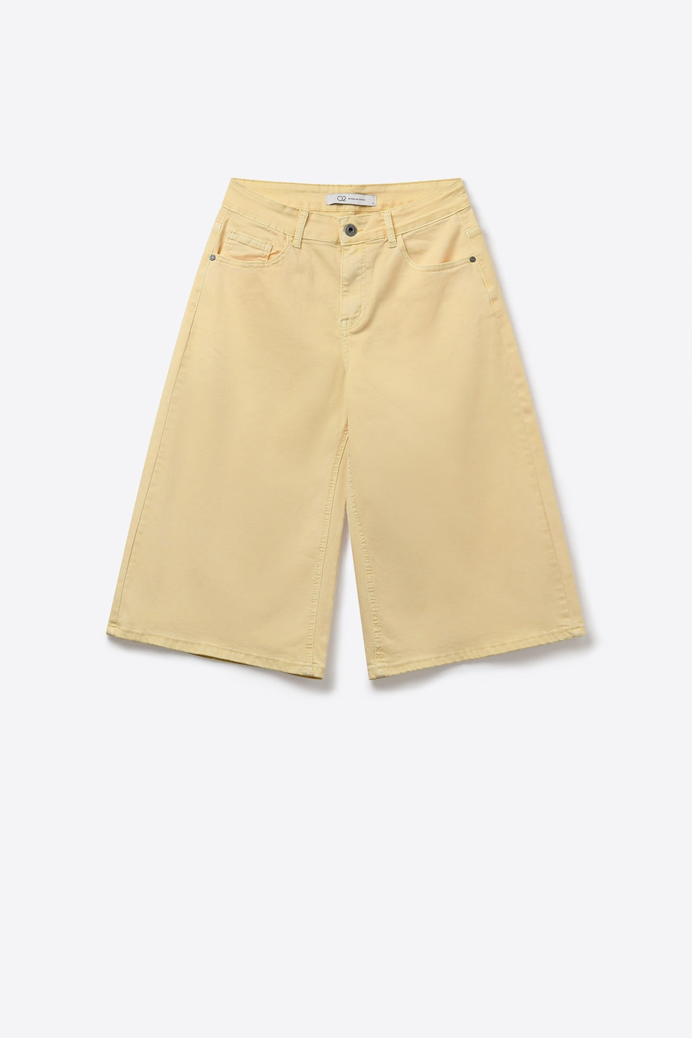 Bermuda de sarja stretch em Amarelo Manteiga