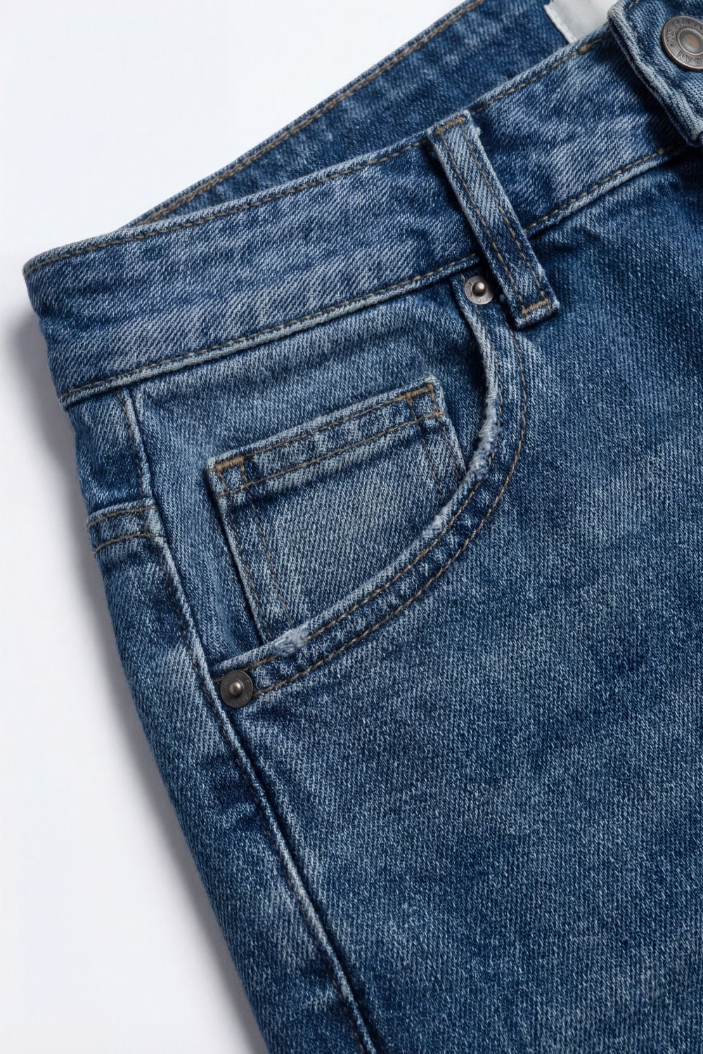 Jeans de Denim Azul de Perna Larga com Lavagem Clara e Punhos