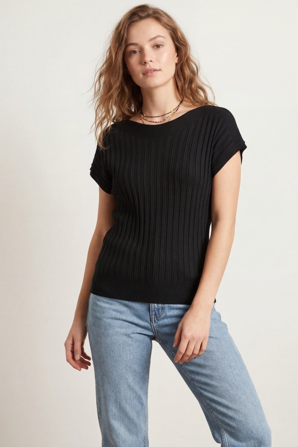 Camisola preta de malha fina com gola redonda