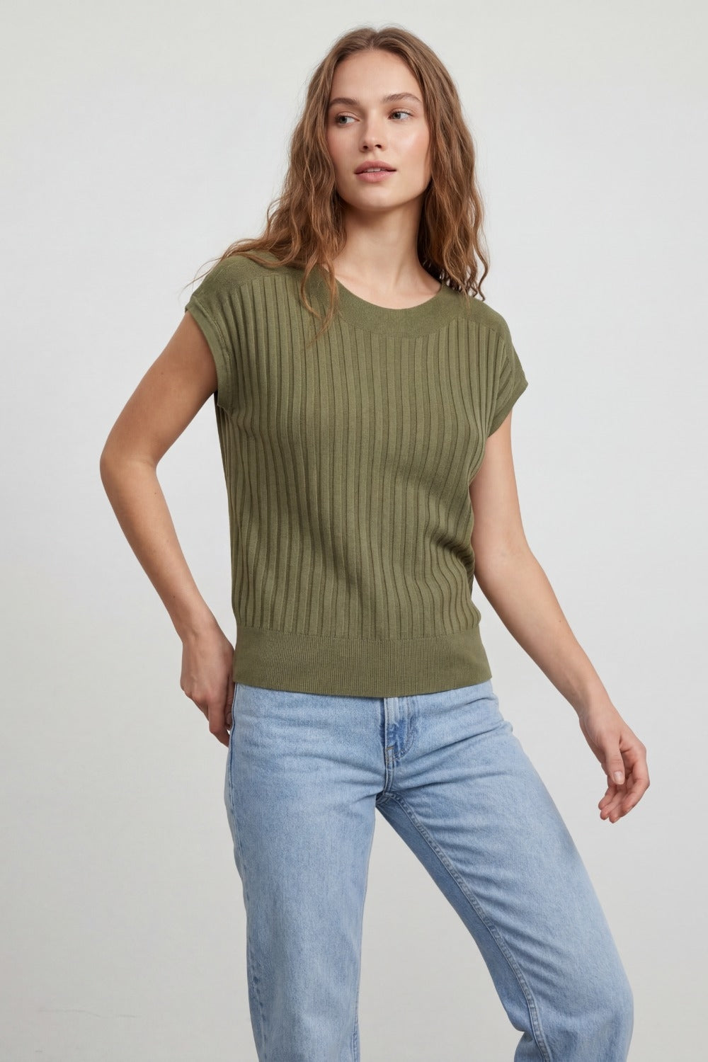 Camisola de malha fina caqui com gola redonda