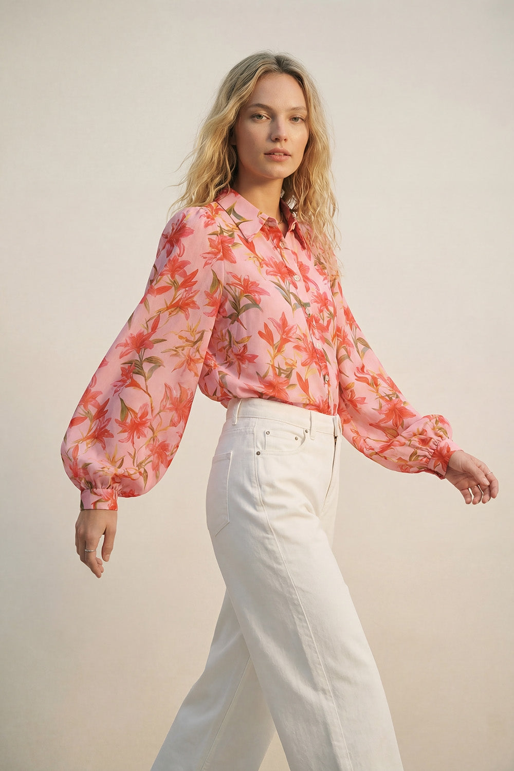 Blusa de Chiffon com Estampa Floral Rosa e Mangas Bufantes com Botões