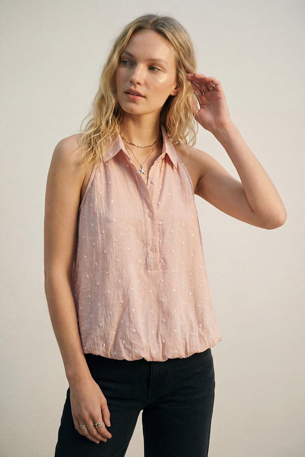 Blusa sem mangas com gola com pontos suíços cor-de-rosa