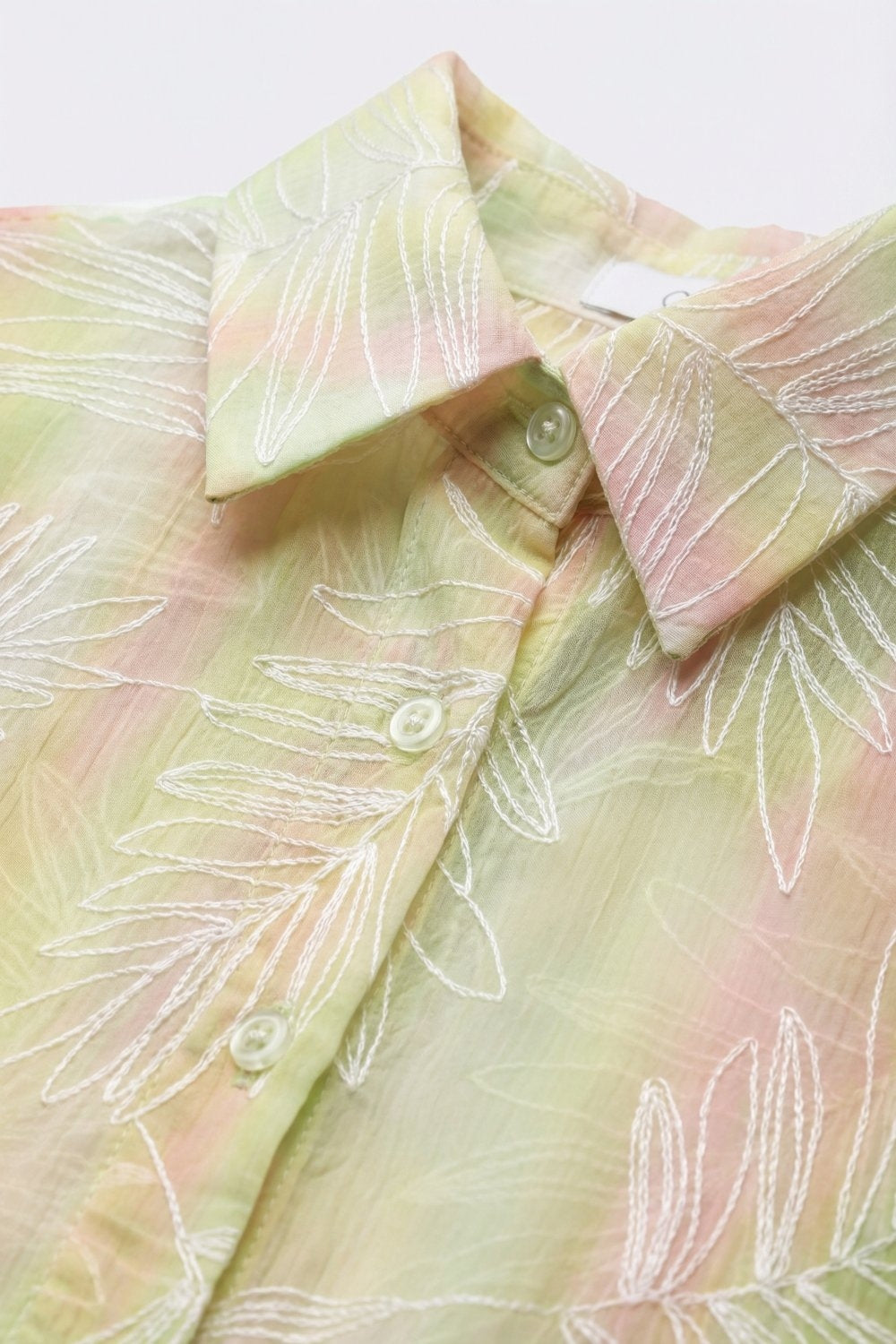 Camisa Verde com Estampa de Folhas Transparente com Tecido Translúcido