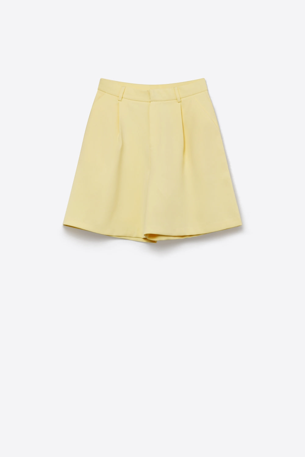 Shorts Amarelos em Linha A com Pregas e Passantes para Cinto