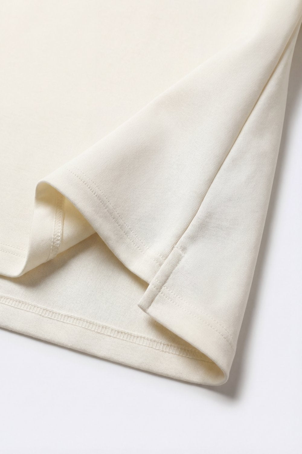 Camisola de Manga Curta com Gola Redonda e Corte Relaxado na Cor Creme