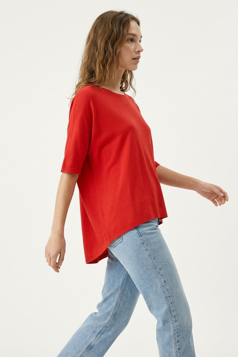 Camisola oversized em vermelho com mangas até ao cotovelo
