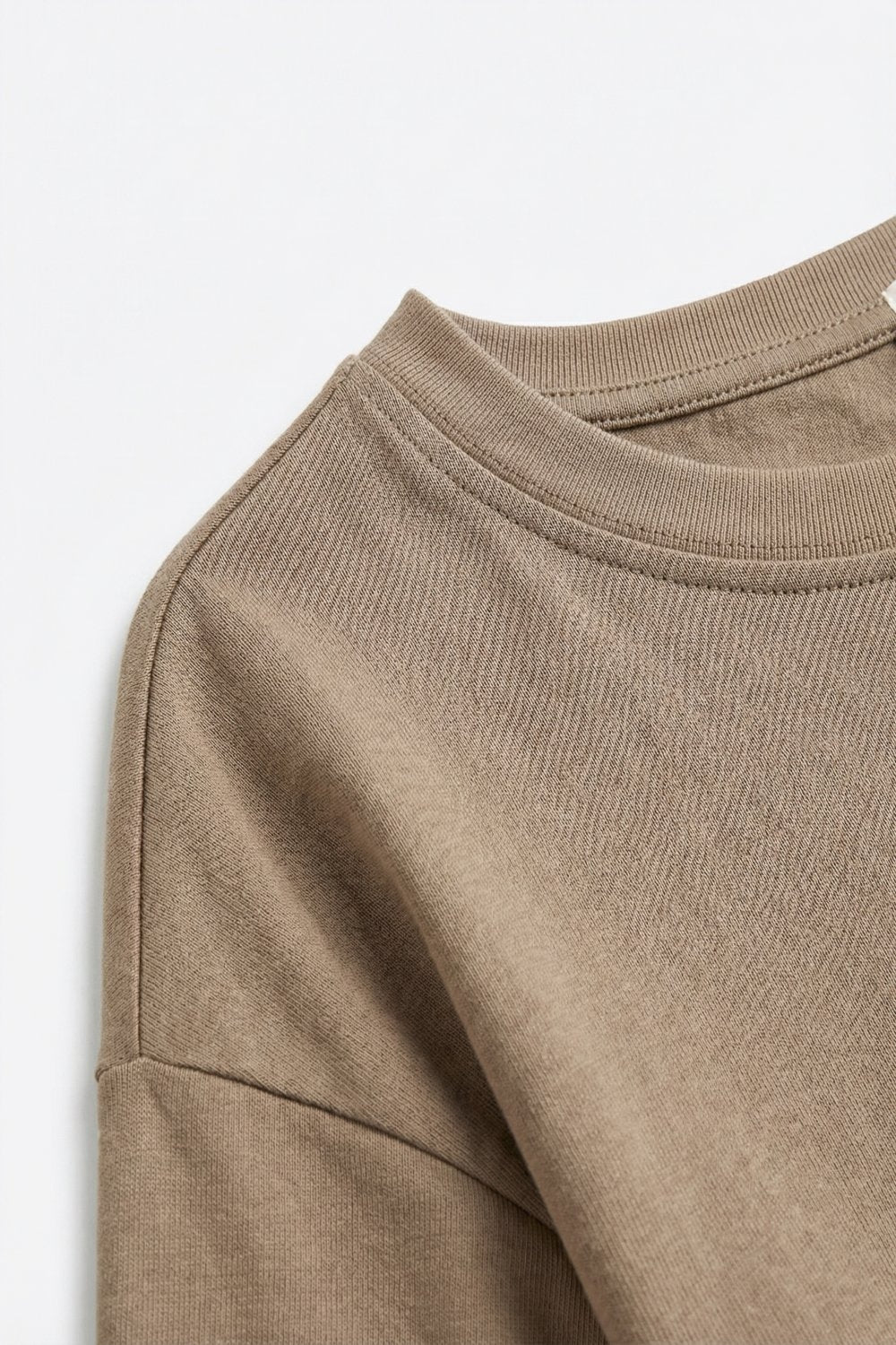 Camisola Básica de Gola Redonda de Ajuste Relaxado em tom camelo