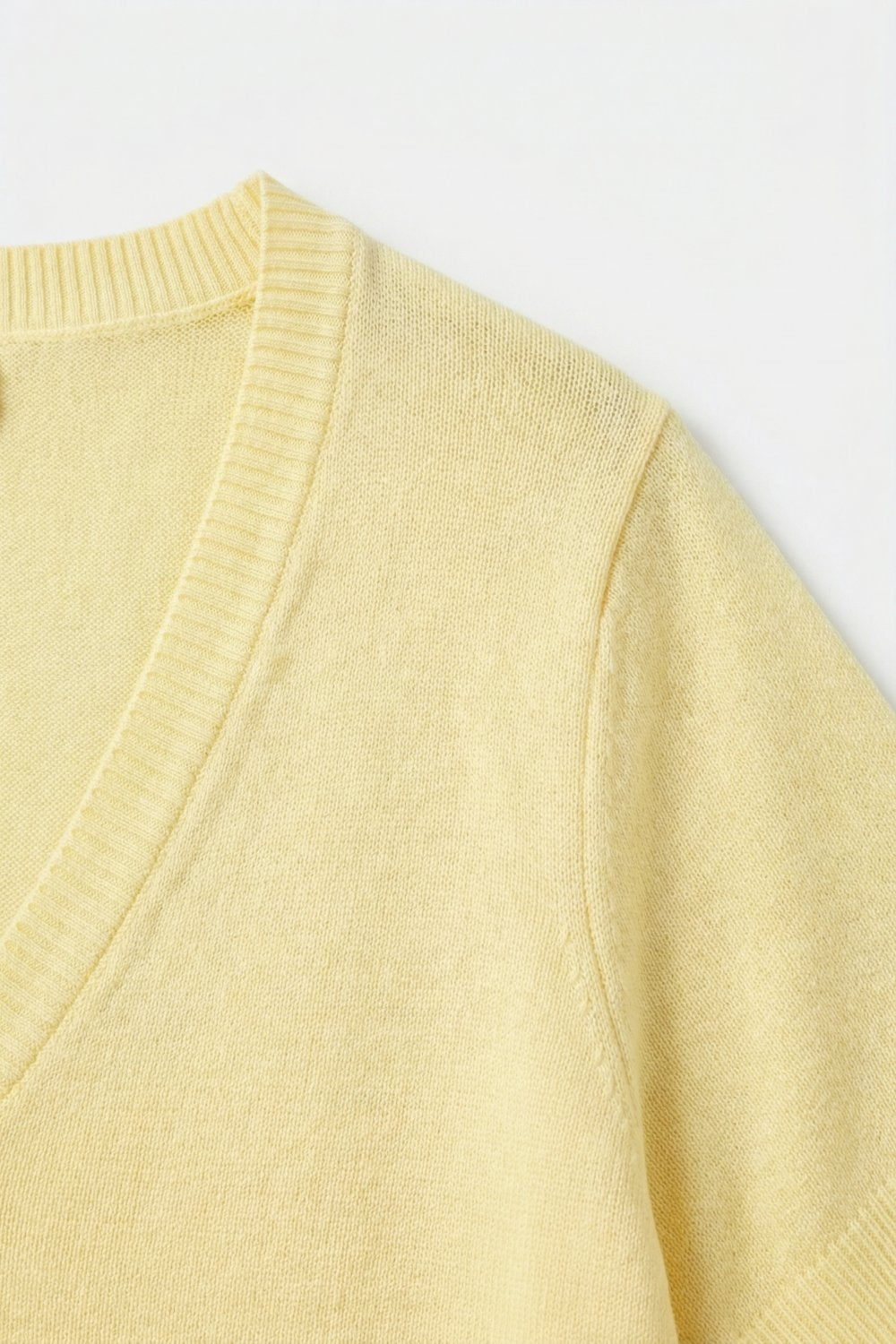 Camisola amarela com decote em V de ajuste descontraído e leve