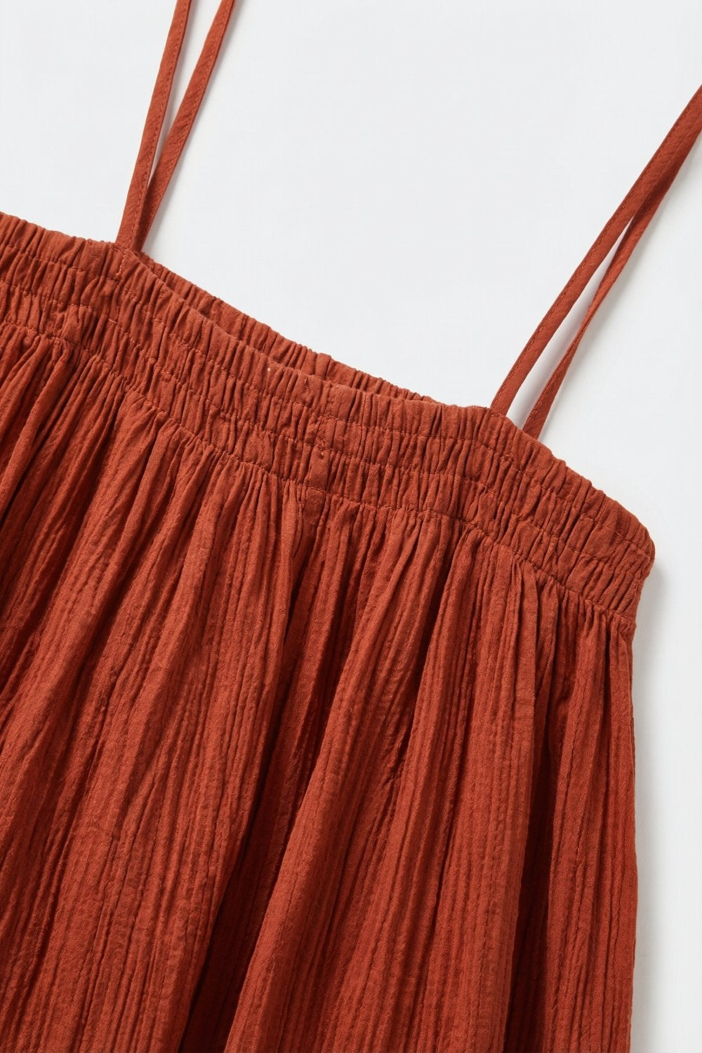 Vestido Maxi Amassado Cor de Ferrugem com Alças de Spaghetti