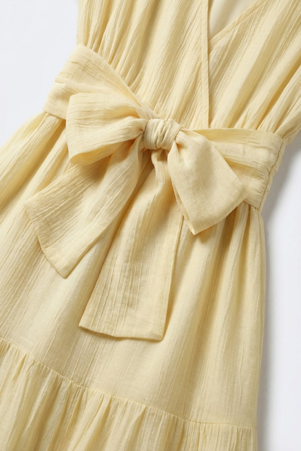 Vestido Maxi Amarelo com Cinto na Cintura e Mangas Flutuantes