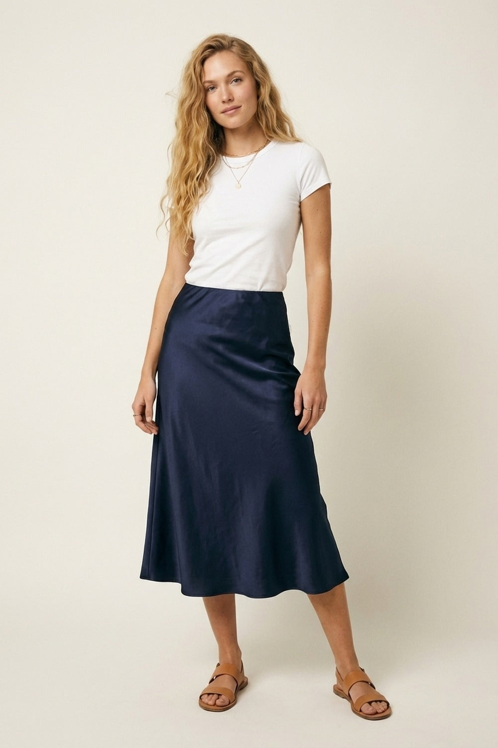 Saia A-Line Midi em cetim azul-marinho
