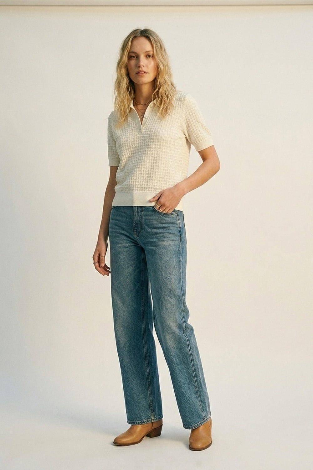 Camisa pólo de malha texturizada creme com mangas curtas