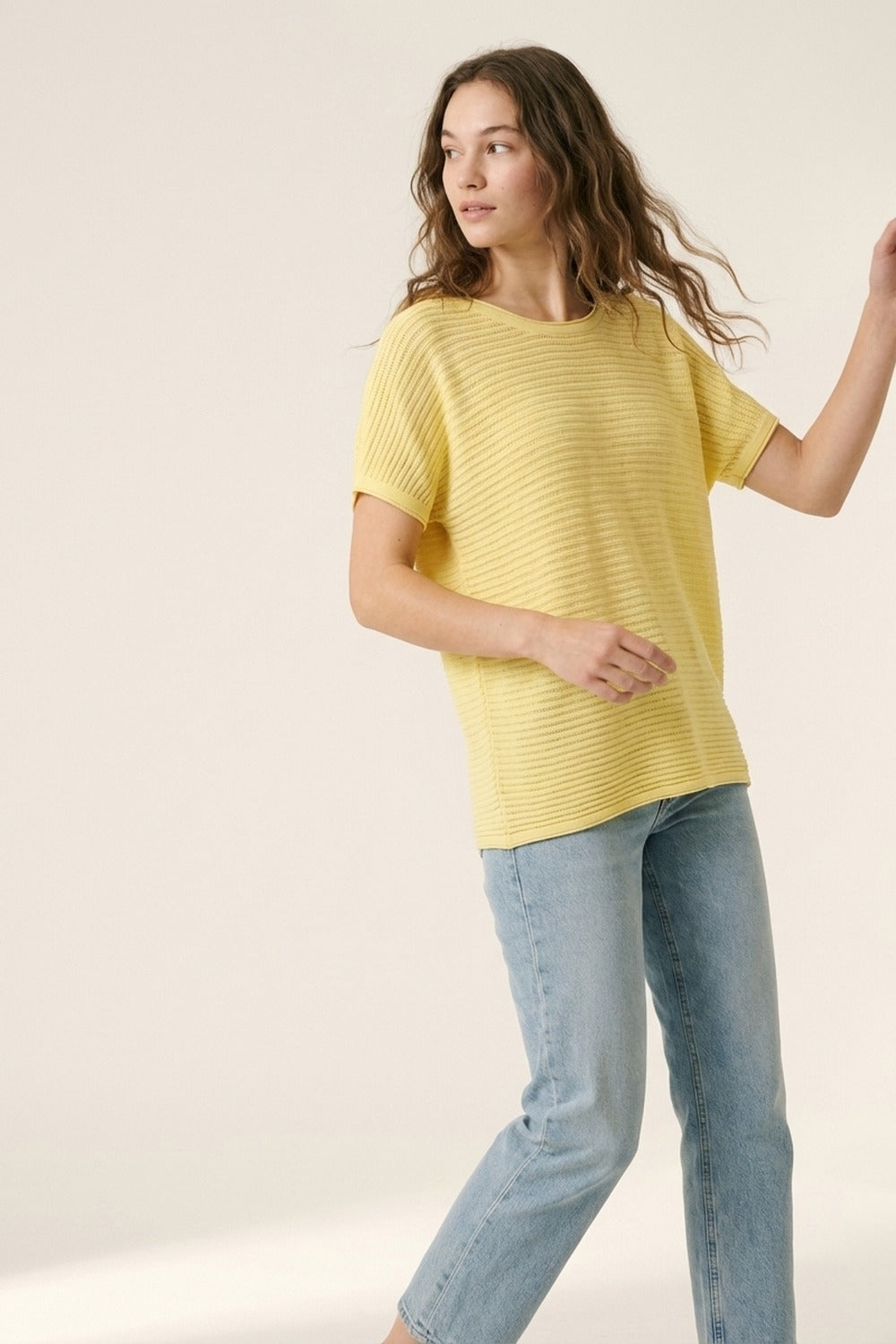Top amarelo de malha canelada leve e de ajuste descontraído
