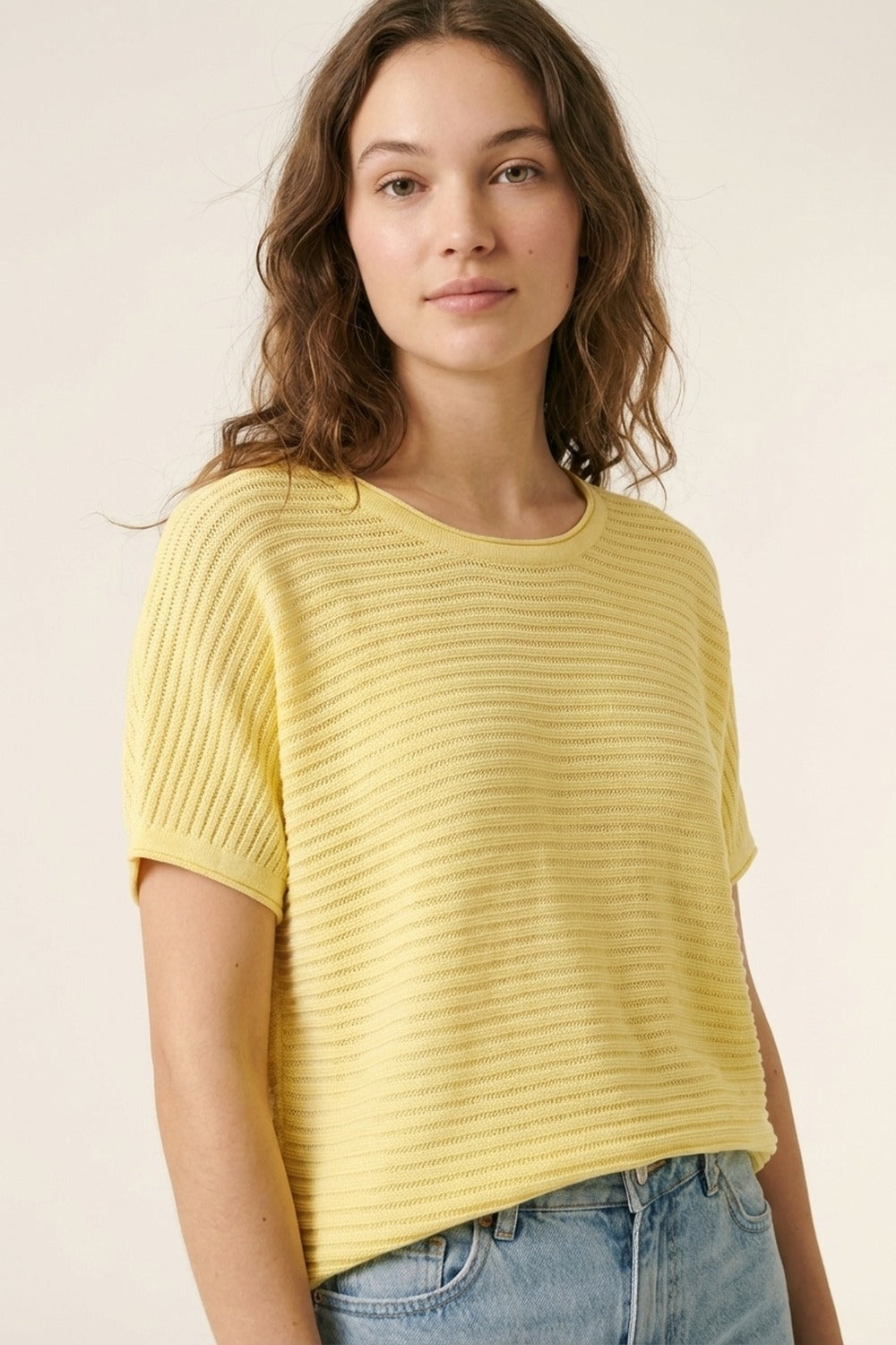 Top amarelo de malha canelada leve e de ajuste descontraído