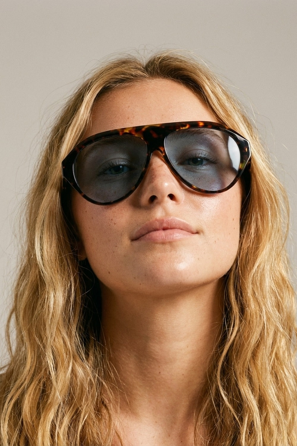 Óculos de Sol Oversized com Armação Tartaruga e Lente Azul
